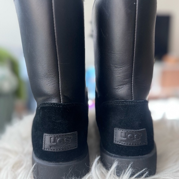 LIKE NEW- UGG W Isley Waterproof Snow Boots (BLACK, SZ 9) - Picture 4 of 5